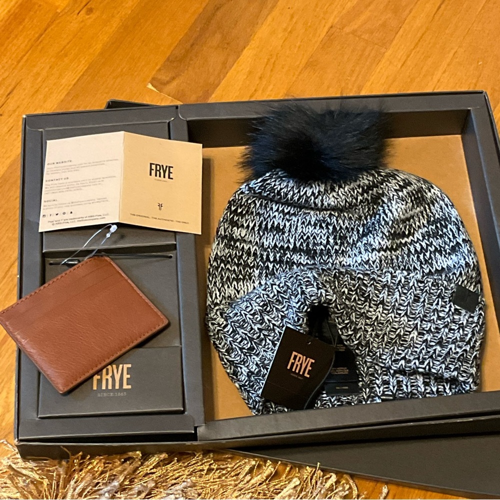 FRYE Beanie and Leather Card Case Gift Set Black Marl - Picture 3 of 5